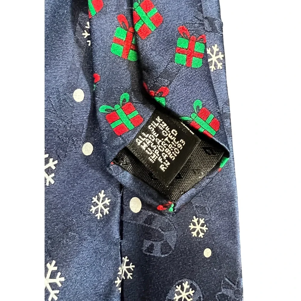 Yule Tie Greetings festive fun